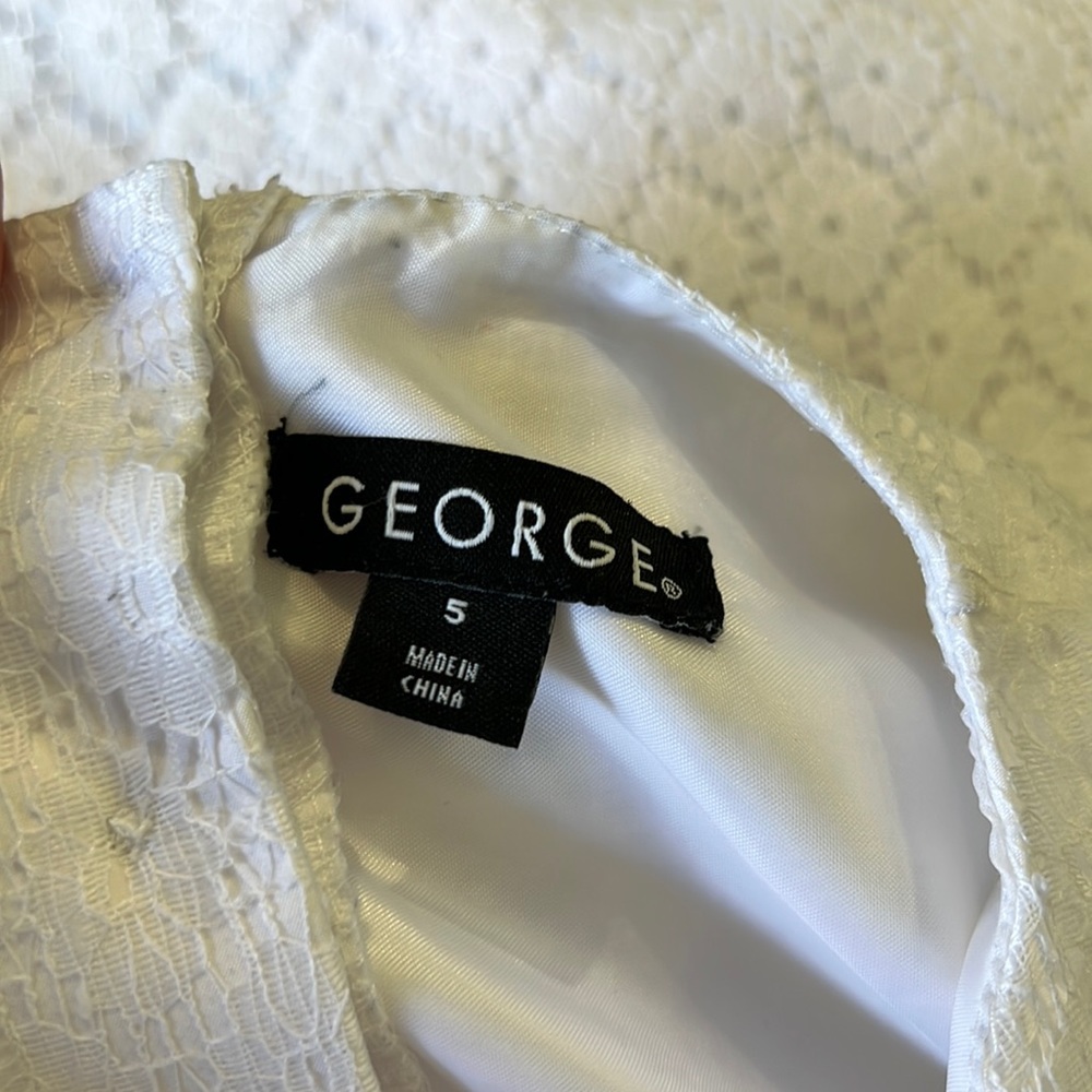 ๐10 items for $10๐ White Lace Dress with Rosettes and Waist Sash GEORGE Size 5 - Picture 3 of 11
